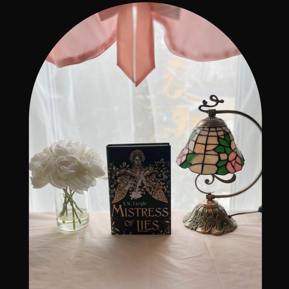 Illumicrate - Mistress of Lies - Picture 1 of 6